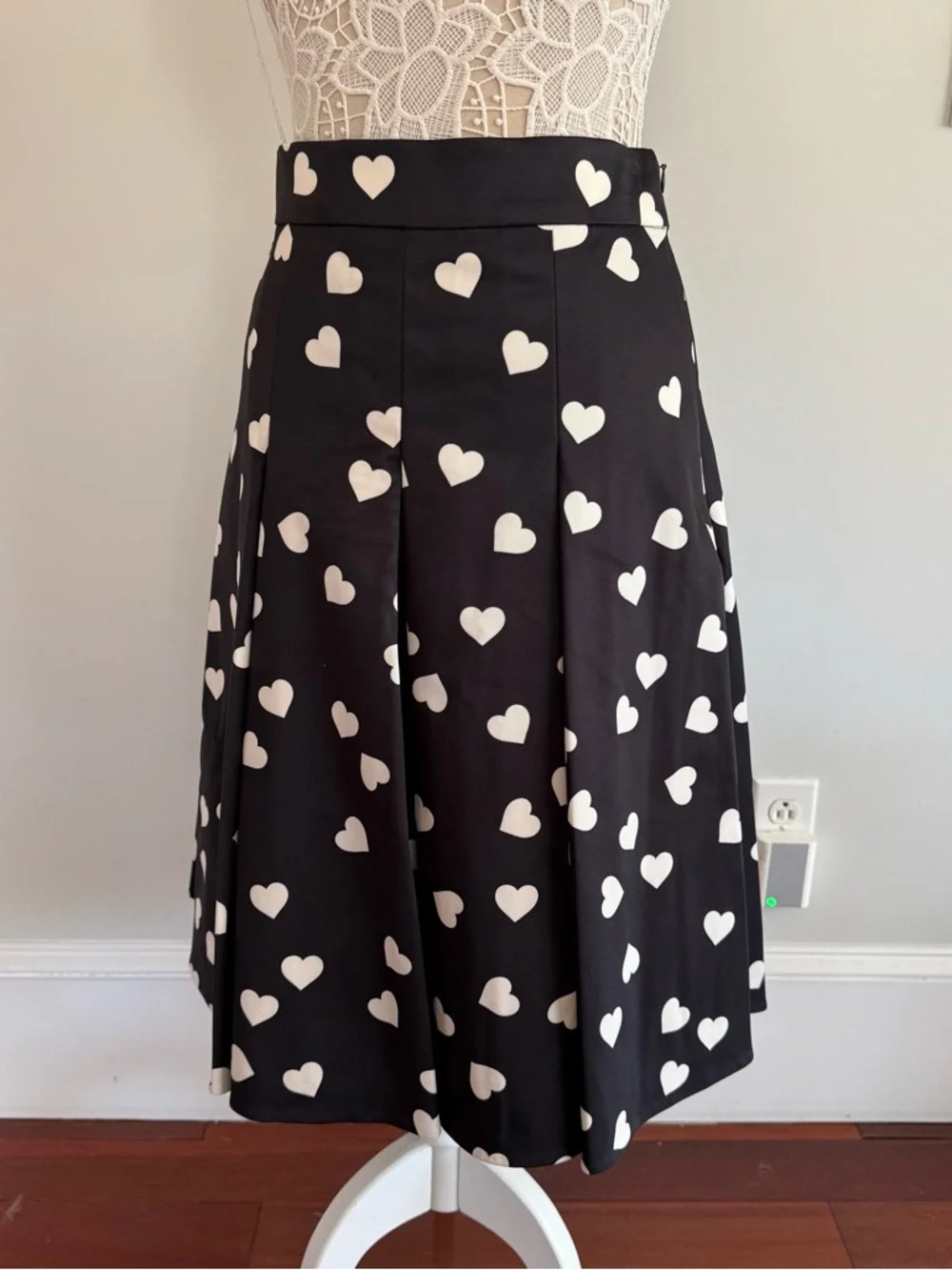 KATE SPADE ♠️ Scattered Heart Black & White Pleated Midi Skirt Sz 4 $298 - Picture 2 of 4
